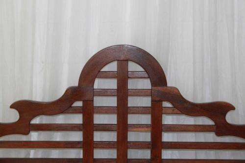 A FANTASTIC QUALITY "TROPIC TRADER - DESIGNER OUTDOOR LIFESTYLE" SOLID SALIGNA WOOD BENCH