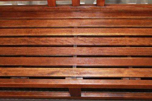 A FANTASTIC QUALITY "TROPIC TRADER - DESIGNER OUTDOOR LIFESTYLE" SOLID SALIGNA WOOD BENCH