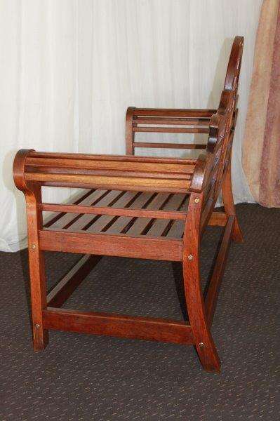 A FANTASTIC QUALITY "TROPIC TRADER - DESIGNER OUTDOOR LIFESTYLE" SOLID SALIGNA WOOD BENCH