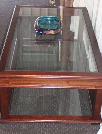 A MAGNIFICENT LARGE (1.4m LONG) TWO TIER SOLID MAHOGANY CENTRE COFFEE TABLE = STUNNING!!!!