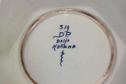A BEAUTIFUL DELFT OF HOLLAND HAND PAINTED BLUE AND WHITE BOWL w/ A TRADITIONAL WINDMILL SCENE CENTRE