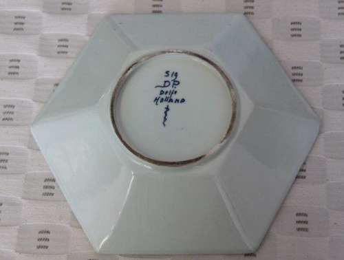 A BEAUTIFUL DELFT OF HOLLAND HAND PAINTED BLUE AND WHITE BOWL w/ A TRADITIONAL WINDMILL SCENE CENTRE