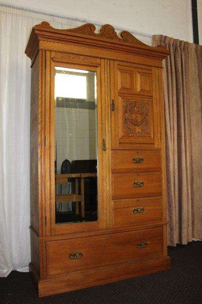 A BEAUTIFUL ANTIQUE SOLID YELLOW WOOD DOUBLE DOOR WARDROBE WITH A LARGE LINEN STORAGE DRAWER