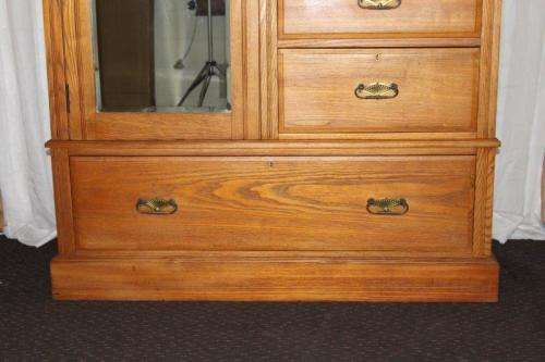 A BEAUTIFUL ANTIQUE SOLID YELLOW WOOD DOUBLE DOOR WARDROBE WITH A LARGE LINEN STORAGE DRAWER