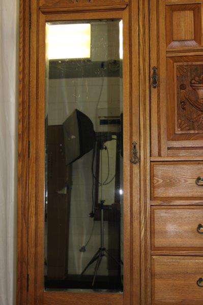A BEAUTIFUL ANTIQUE SOLID YELLOW WOOD DOUBLE DOOR WARDROBE WITH A LARGE LINEN STORAGE DRAWER