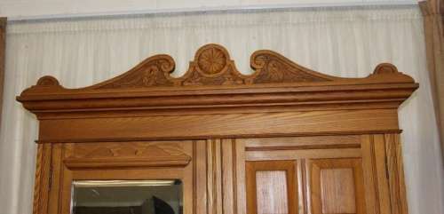 A BEAUTIFUL ANTIQUE SOLID YELLOW WOOD DOUBLE DOOR WARDROBE WITH A LARGE LINEN STORAGE DRAWER