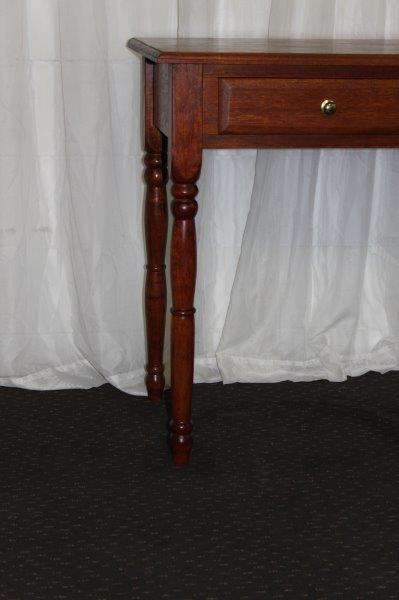 AN AWESOME BEAUTIFULLY MADE DOUBLE DRAWER HALLWAY TABLE WITH BRASS HANDLES