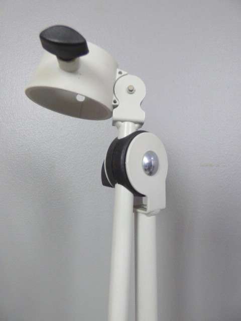 A FANTASTIC BIOPTRON LIGHT THERAPY COMPACT 111 AND STAND. WORKING!! WONDERFUL FOR SKIN, INJURIES!!!!