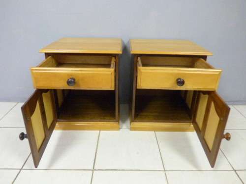 A STYLISH MATCHING PAIR OF YELLOW WOOD & IMBUIA PEDESTALS, IN GREAT CONDITION!Bid/pedestal
