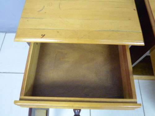 A STYLISH MATCHING PAIR OF YELLOW WOOD & IMBUIA PEDESTALS, IN GREAT CONDITION!Bid/pedestal