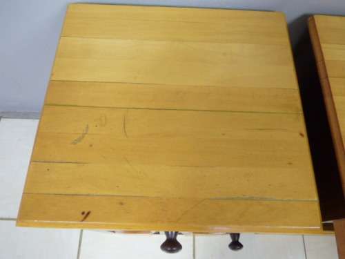 A STYLISH MATCHING PAIR OF YELLOW WOOD & IMBUIA PEDESTALS, IN GREAT CONDITION!Bid/pedestal