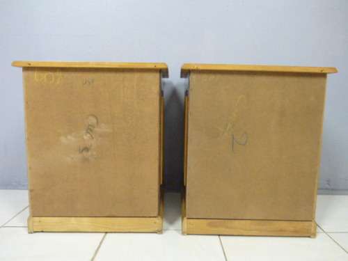 A STYLISH MATCHING PAIR OF YELLOW WOOD & IMBUIA PEDESTALS, IN GREAT CONDITION!Bid/pedestal