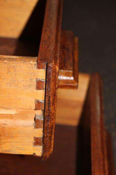 A STUNNING ANTIQUE SOLID TEAK THREE-DRAWER COMPACT OFFICE DESK WITH A PULL-OUT WORK SURFACE