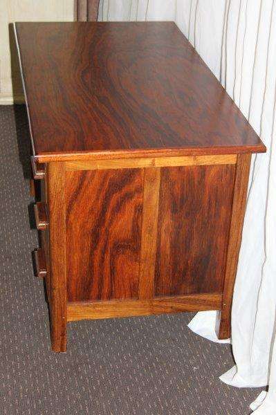 A STUNNING ANTIQUE SOLID TEAK THREE-DRAWER COMPACT OFFICE DESK WITH A PULL-OUT WORK SURFACE
