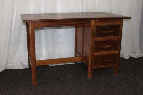 A STUNNING ANTIQUE SOLID TEAK THREE-DRAWER COMPACT OFFICE DESK WITH A PULL-OUT WORK SURFACE