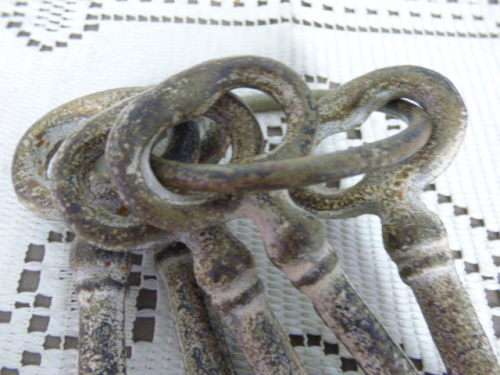 A FANTASTIC SET OF KEYS WITH LOADS OF OLD WORLD CHARM, BEAUTIFUL TO HANG ON THE PORCH/PATIO!!