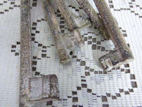 A FANTASTIC SET OF KEYS WITH LOADS OF OLD WORLD CHARM, BEAUTIFUL TO HANG ON THE PORCH/PATIO!!