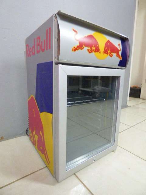 AN AWESOME MODERN RED BULL MINI FRIDGE COOLER. STUNNING IN YOUR PUB/LAPA!!!