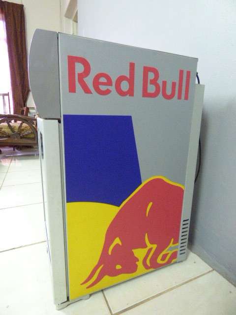AN AWESOME MODERN RED BULL MINI FRIDGE COOLER. STUNNING IN YOUR PUB/LAPA!!!