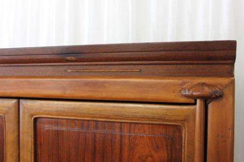AN INCREDIBLE ANTIQUE DOUBLE DOOR CHINESE CABINET WITH TRADITIONAL HANDLES AND HINGES AND A DRAWER
