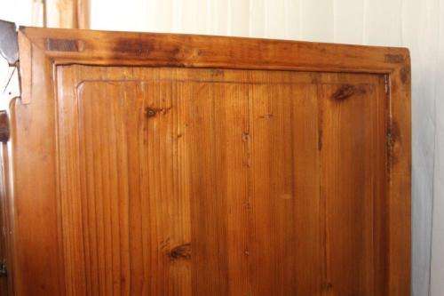AN INCREDIBLE ANTIQUE DOUBLE DOOR CHINESE CABINET WITH TRADITIONAL HANDLES AND HINGES AND A DRAWER
