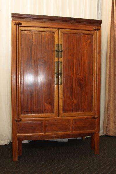 AN INCREDIBLE ANTIQUE DOUBLE DOOR CHINESE CABINET WITH TRADITIONAL HANDLES AND HINGES AND A DRAWER
