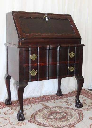 A SUPERB ANTIQUE SOLID STINKWOOD BALL AND CLAW FLIP-TOP WRITING DESK WITH TWO LARGE DRAWERS
