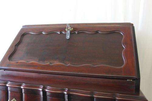 A SUPERB ANTIQUE SOLID STINKWOOD BALL AND CLAW FLIP-TOP WRITING DESK WITH TWO LARGE DRAWERS