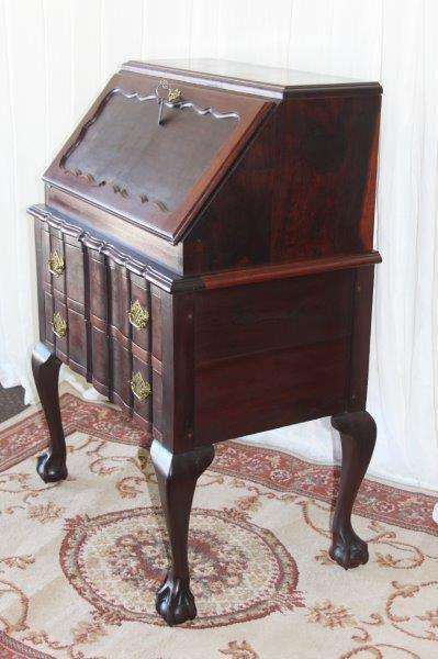 A SUPERB ANTIQUE SOLID STINKWOOD BALL AND CLAW FLIP-TOP WRITING DESK WITH TWO LARGE DRAWERS