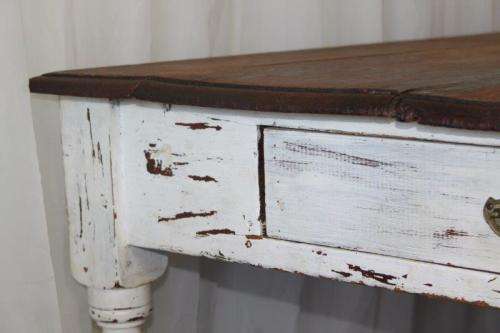 A MAGNIFICENT ANTIQUE COUNTRY KITCHEN DINING TABLE WITH A NATURAL OAK TOP AND AGE TECHNIQUED LEGS
