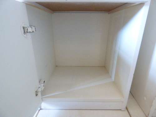 ALOVELY MATCHING PAIR OF BEDSIDE PEDESTALS, GREAT FOR HOLIDAY HOMES!Bid/ped