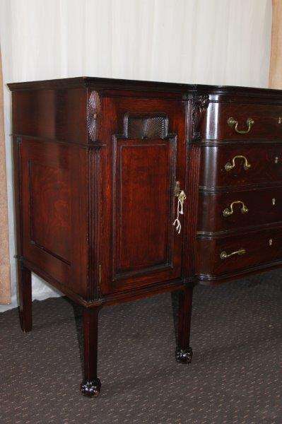 A MAGNIFICENT SOLID COGNAC OAK 4-DRAWER SIDE SERVER WITH LION HEAD CARVINGS & GEORGIAN CARVED LEGS