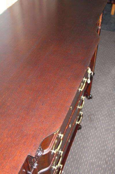 A MAGNIFICENT SOLID COGNAC OAK 4-DRAWER SIDE SERVER WITH LION HEAD CARVINGS & GEORGIAN CARVED LEGS