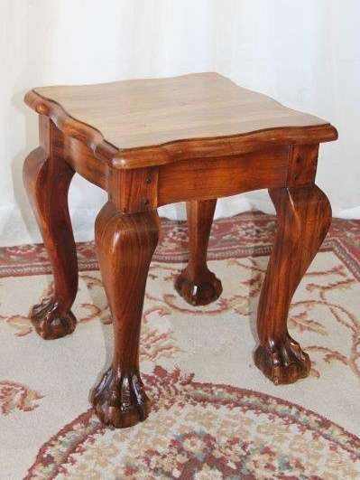 A GORGEOUS AND EXTREMELY WELL MADE ANTIQUE SOLID TEAK BALL AND CLAW COFFEE TABLE