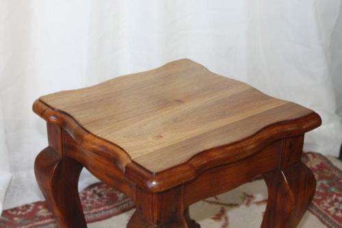 A GORGEOUS AND EXTREMELY WELL MADE ANTIQUE SOLID TEAK BALL AND CLAW COFFEE TABLE
