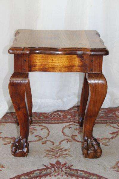 A GORGEOUS AND EXTREMELY WELL MADE ANTIQUE SOLID TEAK BALL AND CLAW COFFEE TABLE