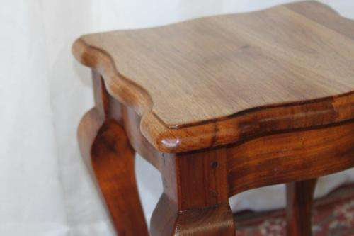 A GORGEOUS AND EXTREMELY WELL MADE ANTIQUE SOLID TEAK BALL AND CLAW COFFEE TABLE