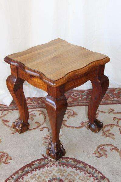 A GORGEOUS AND EXTREMELY WELL MADE ANTIQUE SOLID TEAK BALL AND CLAW COFFEE TABLE