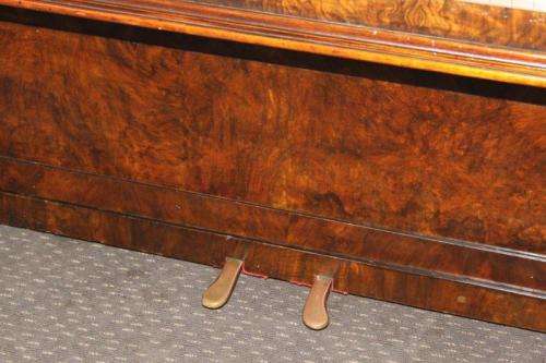 A MAGNIFICENT ANTIQUE WERNAM LONDON WALNUT AND WALNUT BURR UPRIGHT PIANO WITH MARQUETRY DETAILING