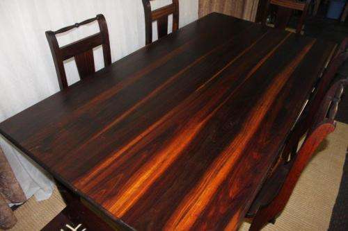 A SPECTACULAR SOLID STINKWOOD 6 TO 8-SEATER DINING TABLE WITH SOLID TURNED LEGS IN AWESOME CONDITION