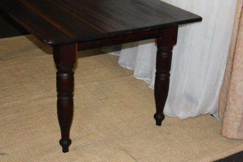 A SPECTACULAR SOLID STINKWOOD 6 TO 8-SEATER DINING TABLE WITH SOLID TURNED LEGS IN AWESOME CONDITION