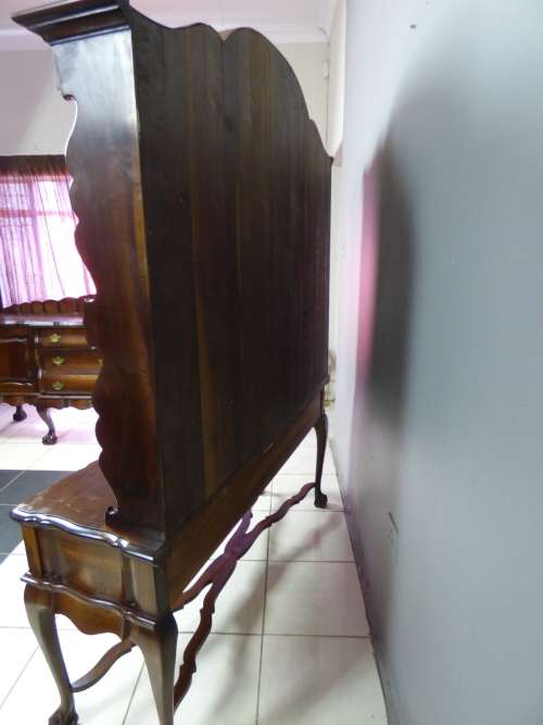 AN UNQUESTIONABLY MAGNIFICENT VINTAGE SOLID IMBUIA BALL & CLAW WELSH DRESSER, BEAUTIFUL, ELEGANT!