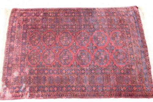 AN INCREDIBLE ANTIQUE PERSIAN CARPET (1.9m 1.35m) IN TRADITIONAL DEEP RED & BLUE COLOURS