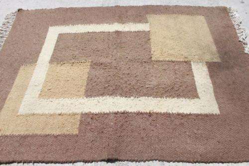 A WONDERFUL (2.2m x 1.7m) BROWN PURE WOOL WOVEN CARPET WITH SAND BROWN AND BEIGE/ TAN DETAILING