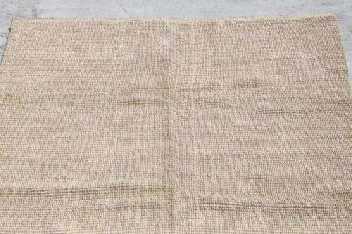 A FABULOUS LARGE ORGANIC "JUTE" NATURAL FIBRE HAND WOVEN FLOOR CARPET IN GREAT CONDITION