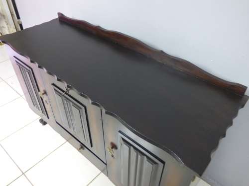 A STUNNING BALL & CLAW SIDE SERVER WITH 1 DRAWER & 3 CUPBOARDS FOR STORAGE! PERFECT TO PAINT!!!