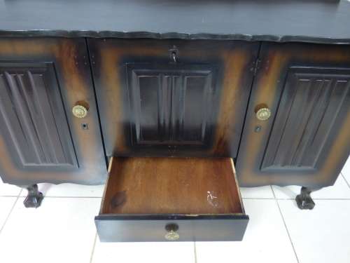 A STUNNING BALL & CLAW SIDE SERVER WITH 1 DRAWER & 3 CUPBOARDS FOR STORAGE! PERFECT TO PAINT!!!