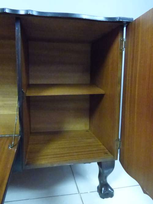 A STUNNING BALL & CLAW SIDE SERVER WITH 1 DRAWER & 3 CUPBOARDS FOR STORAGE! PERFECT TO PAINT!!!