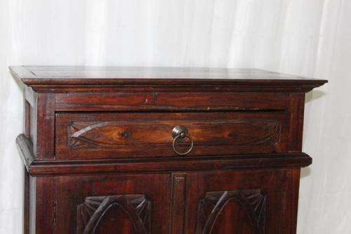A MAGNIFICENT SOLID INDONESIAN TEAK 3-DRAWER CABINET WITH BEAUTIFUL CARVED DETAILING