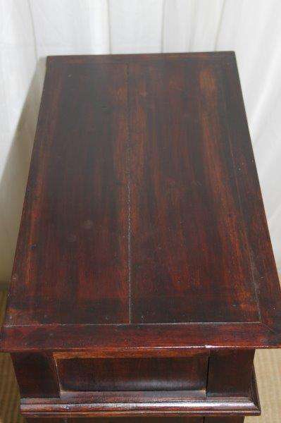 A MAGNIFICENT SOLID INDONESIAN TEAK 3-DRAWER CABINET WITH BEAUTIFUL CARVED DETAILING